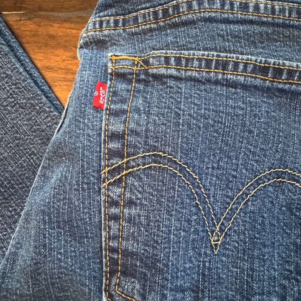 Woman’s Levi's 550’s Blue JeansSize 12S - Picture 4 of 9